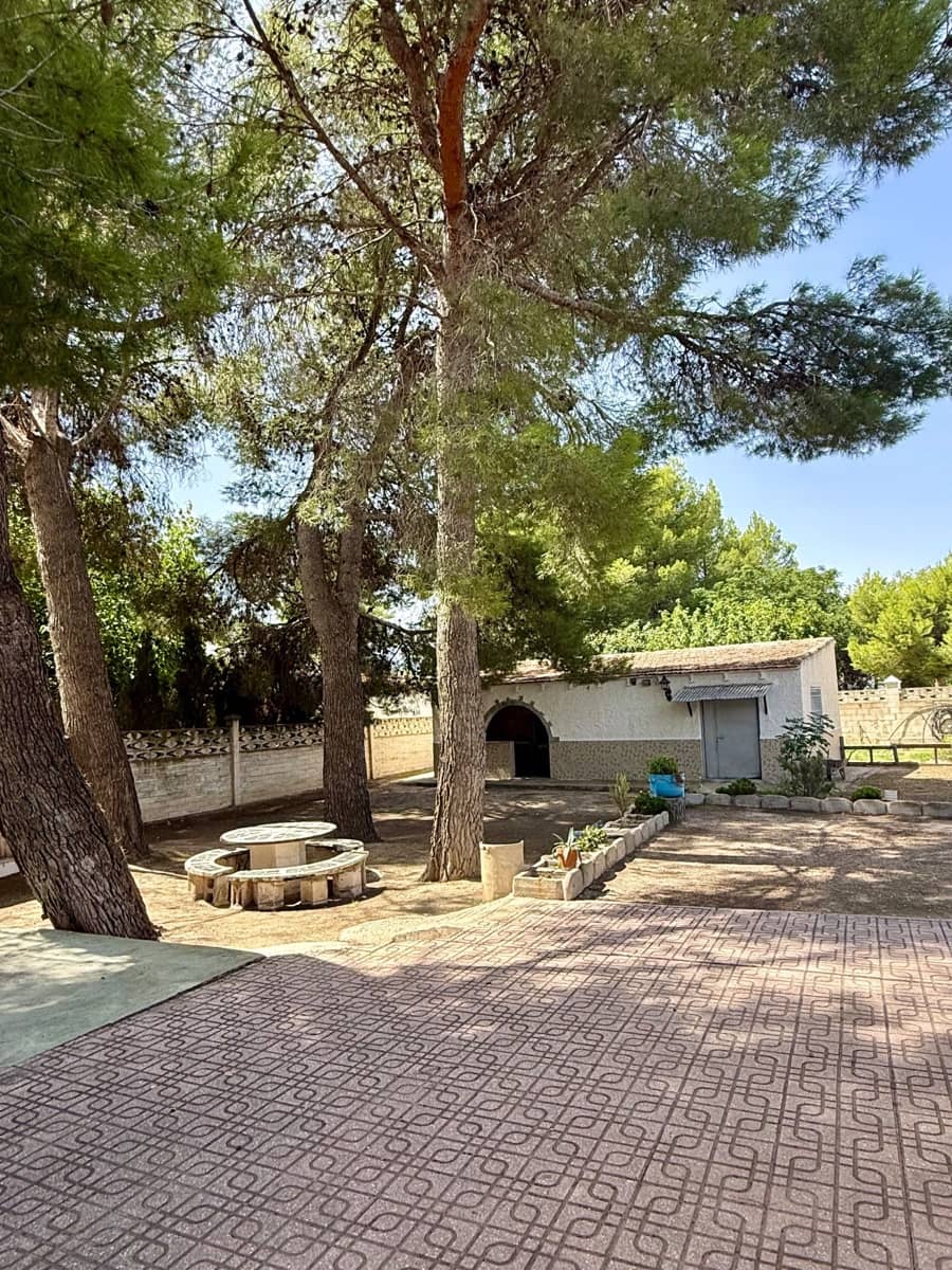 4 Zimmer Villa zu verkaufen in Villena mit Pool Garage - 210.000 € (Ref: 10033471)
