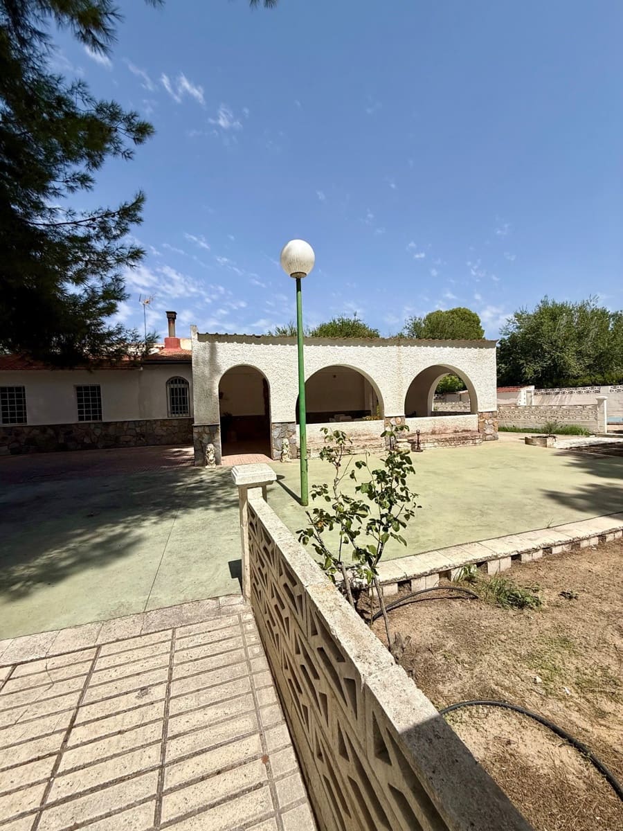 4 Zimmer Villa zu verkaufen in Villena mit Pool Garage - 210.000 € (Ref: 10033471)
