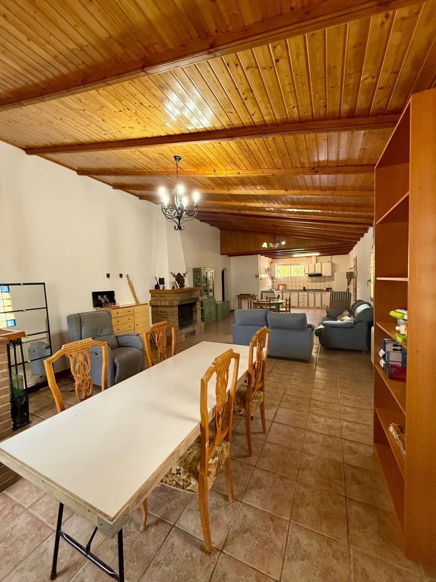 4 Zimmer Villa zu verkaufen in Villena mit Pool Garage - 210.000 € (Ref: 10033471)