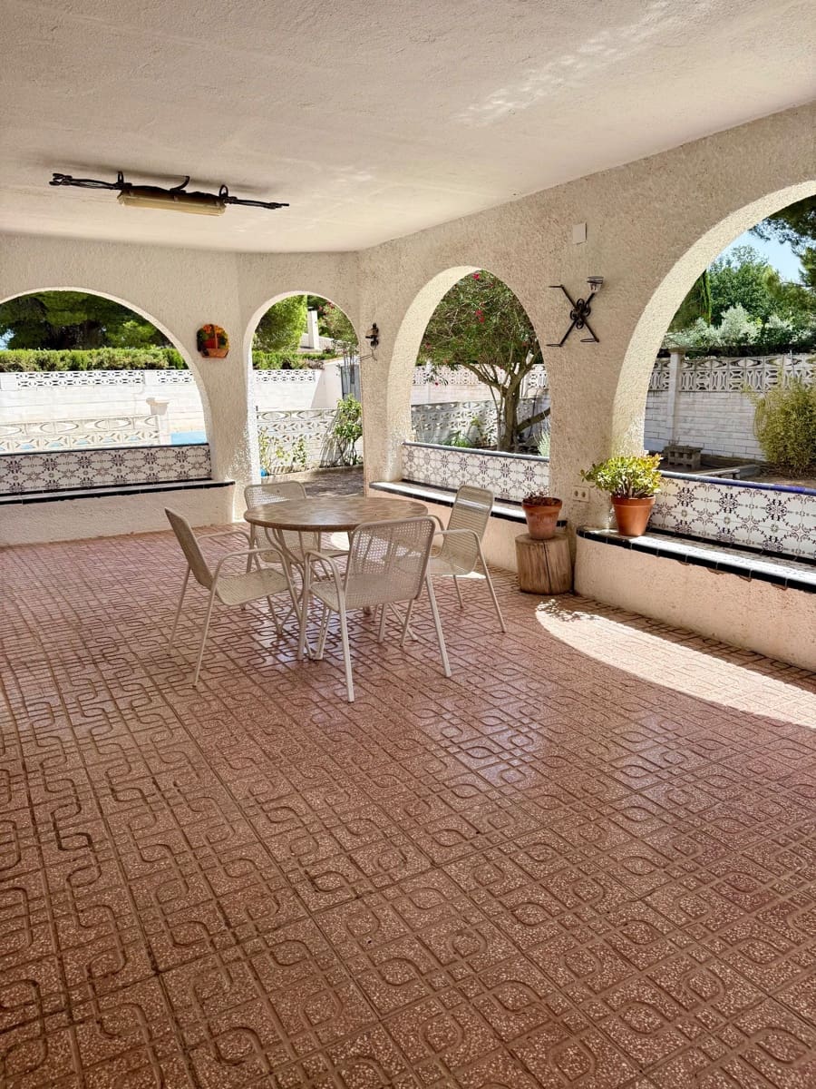 4 Zimmer Villa zu verkaufen in Villena mit Pool Garage - 210.000 € (Ref: 10033471)