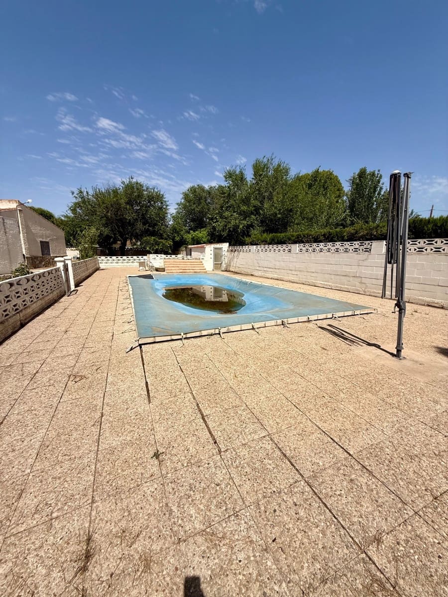 4 Zimmer Villa zu verkaufen in Villena mit Pool Garage - 210.000 € (Ref: 10033471)