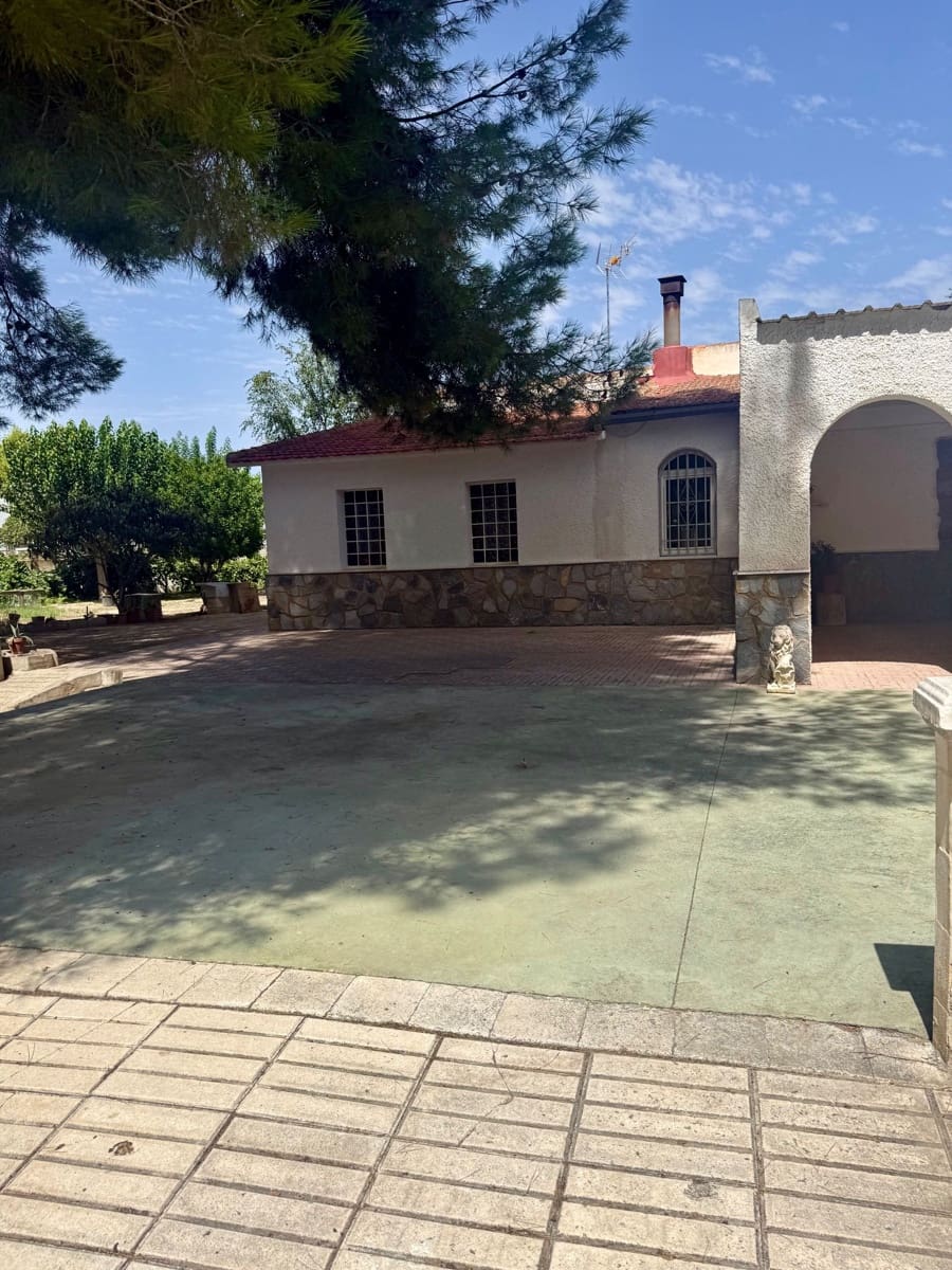 4 bedroom Villa for sale in Biar with pool garage - € 210,000 (Ref: 10033473)