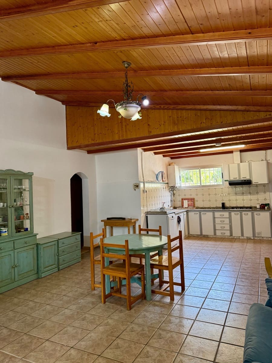 4 bedroom Villa for sale in Biar with pool garage - € 210,000 (Ref: 10033473)