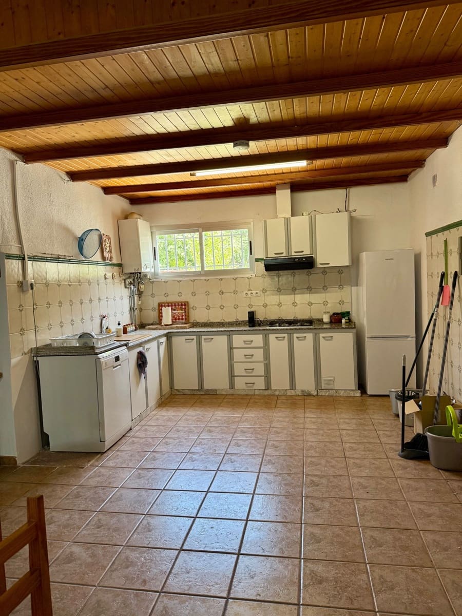 4 bedroom Villa for sale in Biar with pool garage - € 210,000 (Ref: 10033473)