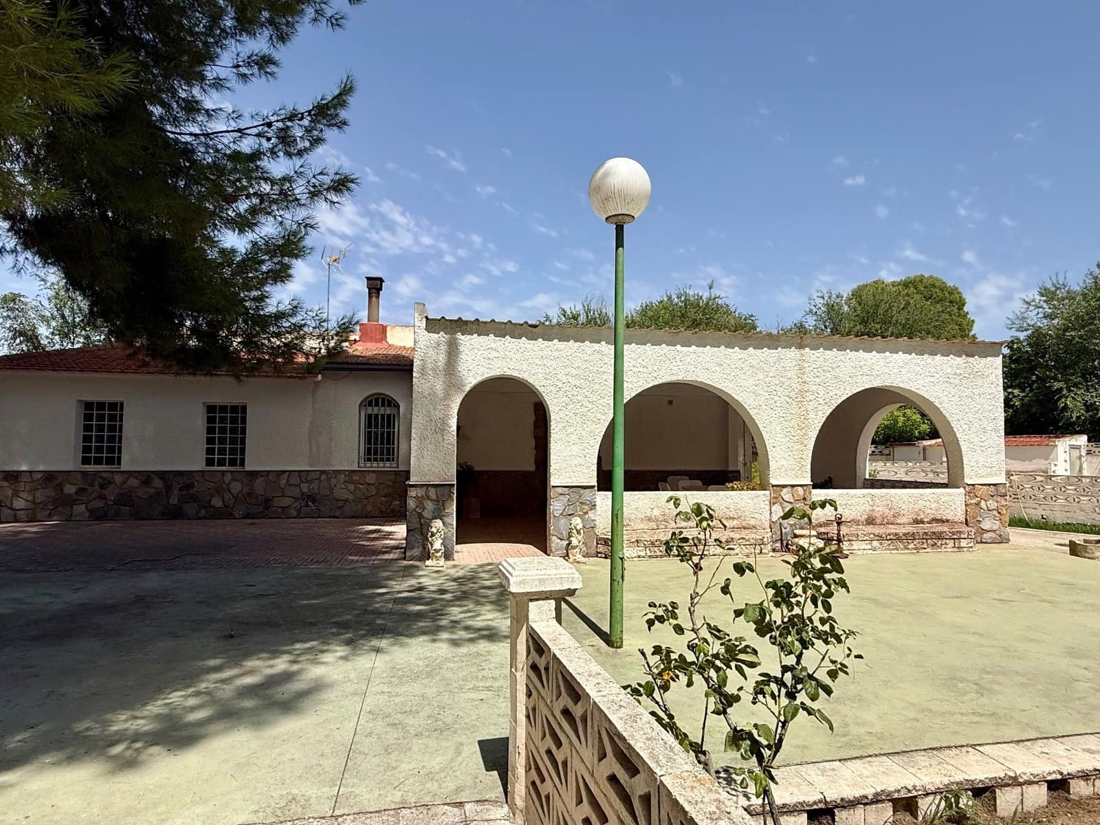 4 bedroom Villa for sale in Biar with pool garage - € 210,000 (Ref: 10033473)