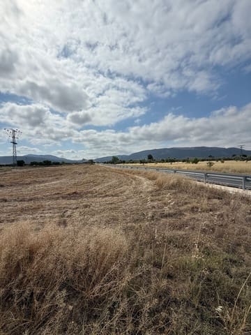 Grunde uden byggetilladelser til salg i Biar - € 75.000 (Ref: 10037852)