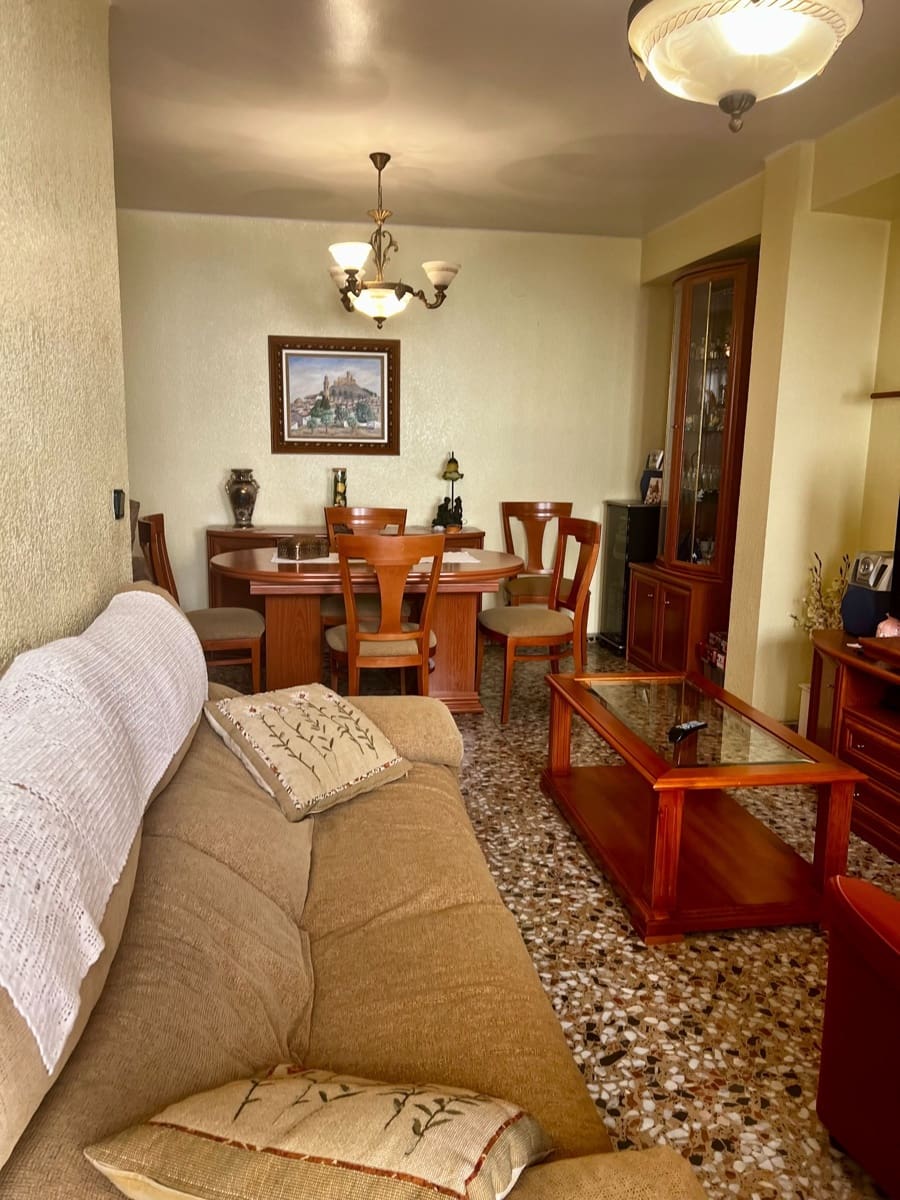 Piso de 3 habitaciones en Biar en venta - 110.000 € (Ref: 10091045)