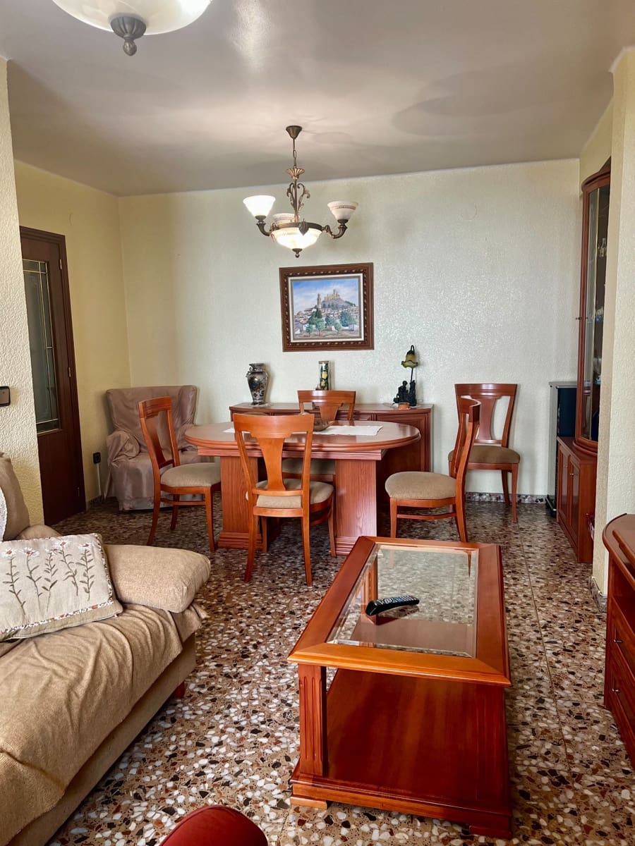 Piso de 3 habitaciones en Biar en venta - 110.000 € (Ref: 10091045)