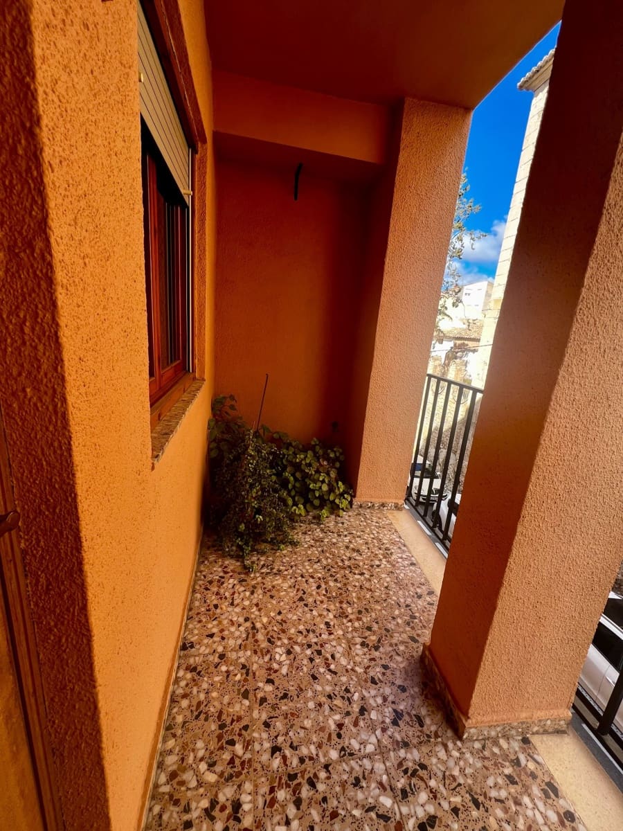 Piso de 3 habitaciones en Biar en venta - 110.000 € (Ref: 10091045)