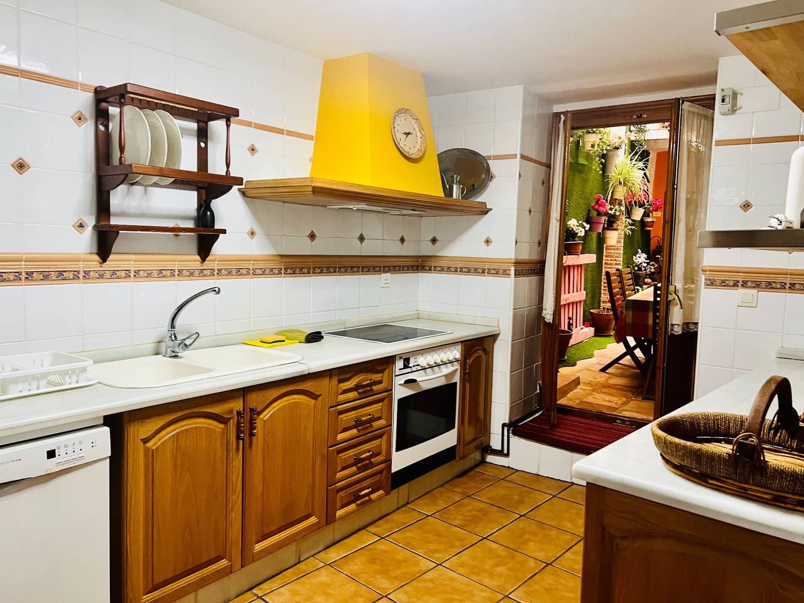 3 bedroom Townhouse for sale in Biar - € 200,000 (Ref: 7912344)