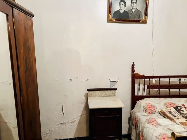 2 bedroom Townhouse for sale in El Camp de Mirra with garage - € 94,000 (Ref: 8349914)