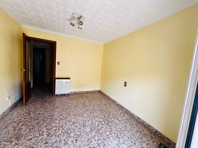 4 bedroom Flat for sale in Biar - € 130,000 (Ref: 8373103)
