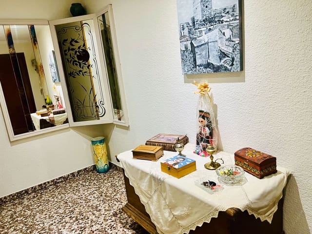 5 soverom Hus til salgs i Villena med garasje - € 160 000 (Ref: 8419235)