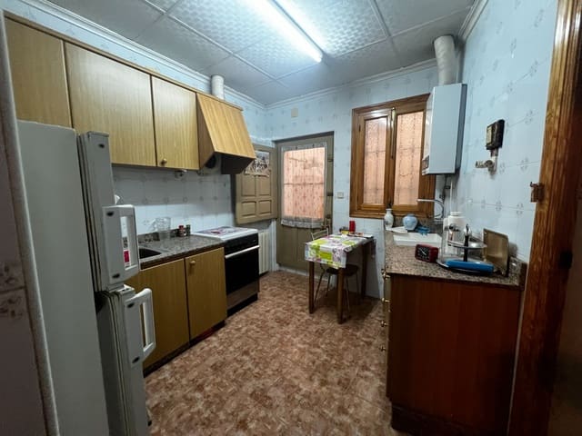 6 bedroom Townhouse for sale in Biar - € 115,000 (Ref: 9106321)