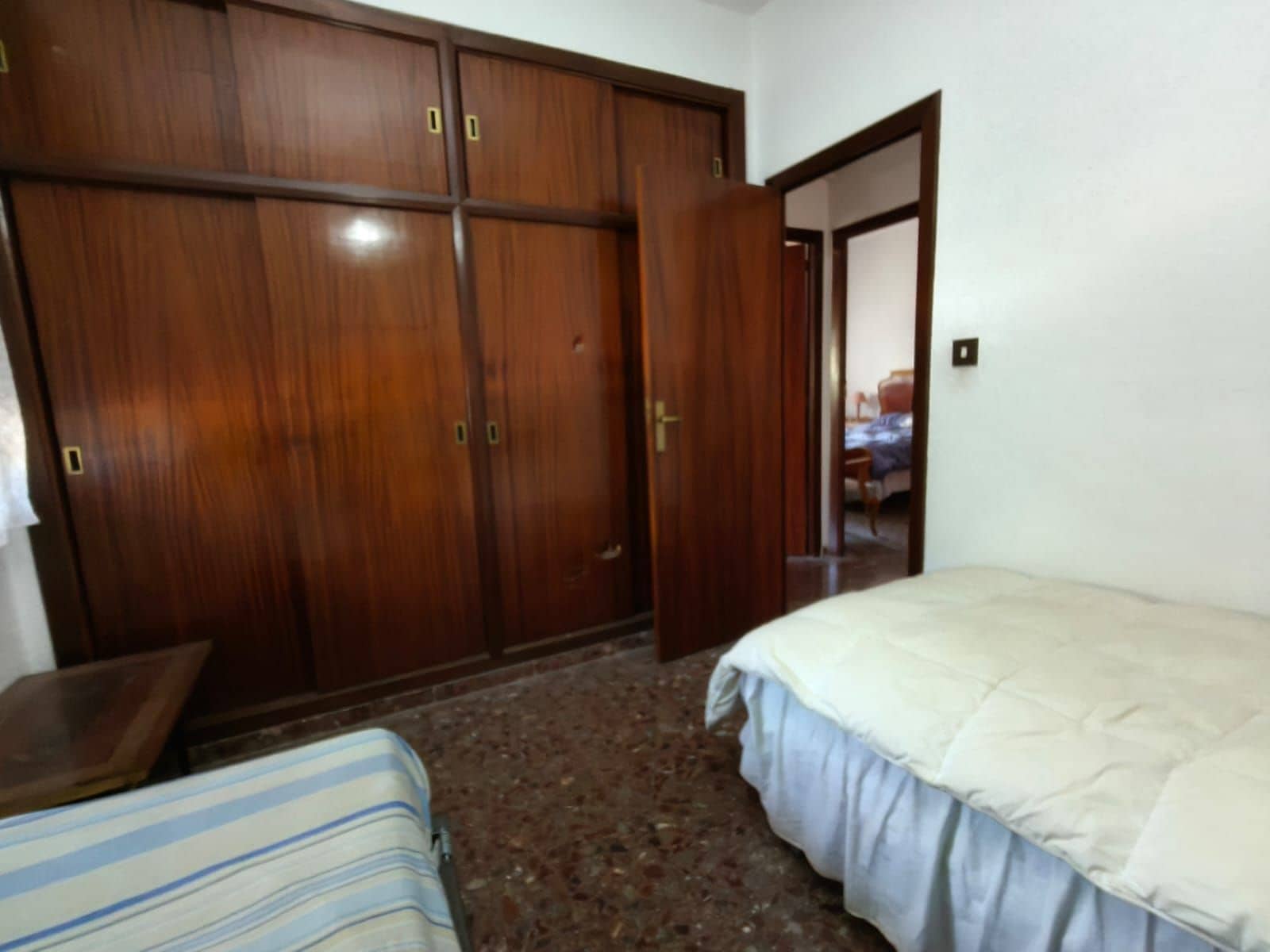 4 bedroom Villa for sale in Villena with pool garage - € 235,000 (Ref: 9111869)