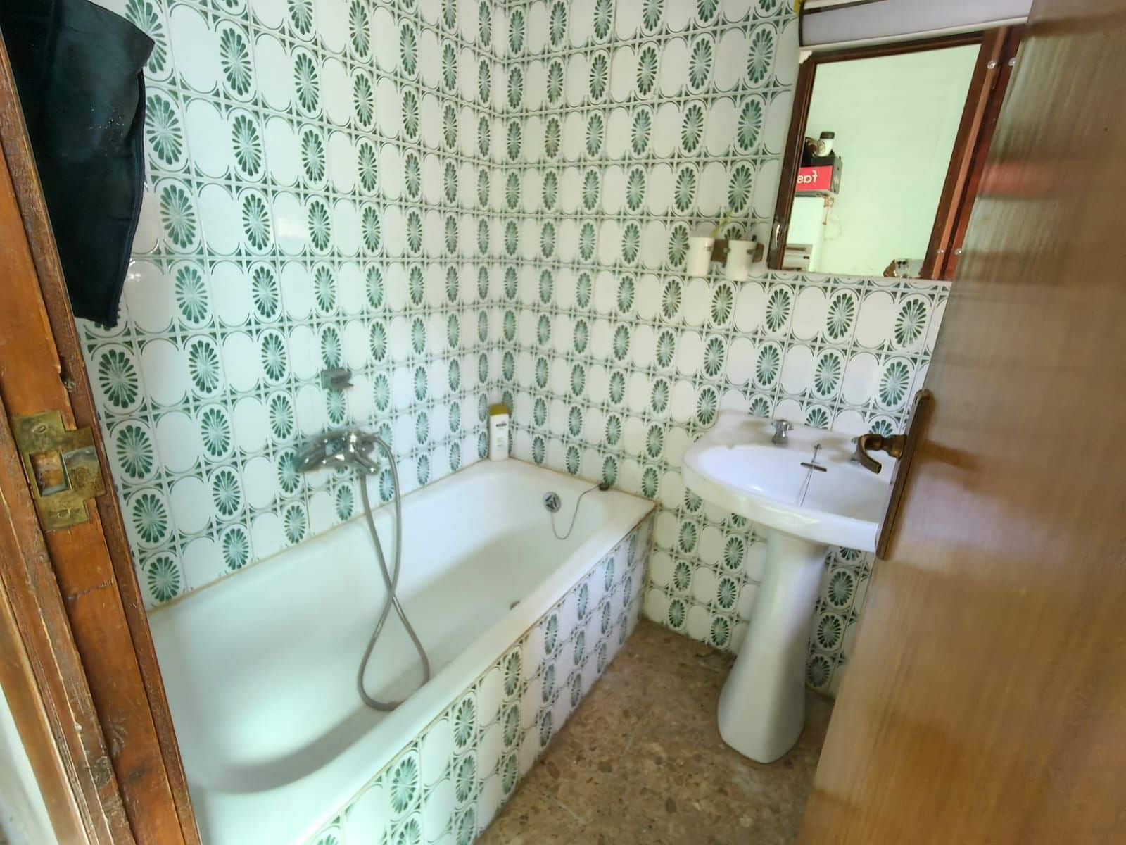 4 bedroom Villa for sale in Villena with pool garage - € 235,000 (Ref: 9111869)