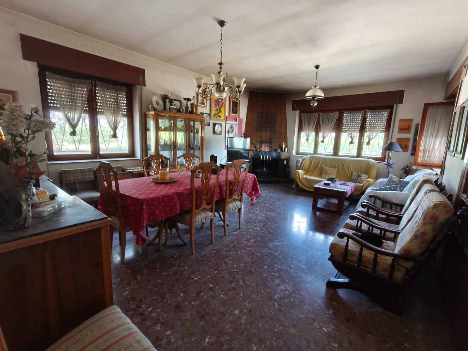 4 bedroom Villa for sale in Villena with pool garage - € 235,000 (Ref: 9111869)