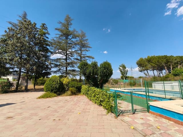 4 bedroom Villa for sale in Villena with pool garage - € 235,000 (Ref: 9111869)