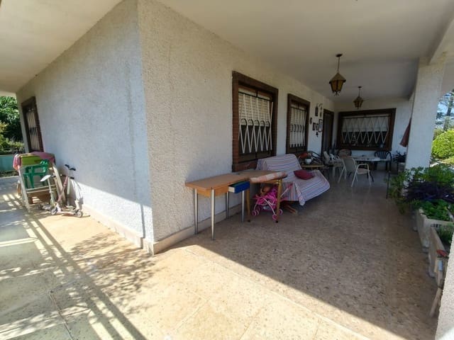 4 bedroom Villa for sale in Villena with pool garage - € 235,000 (Ref: 9111869)