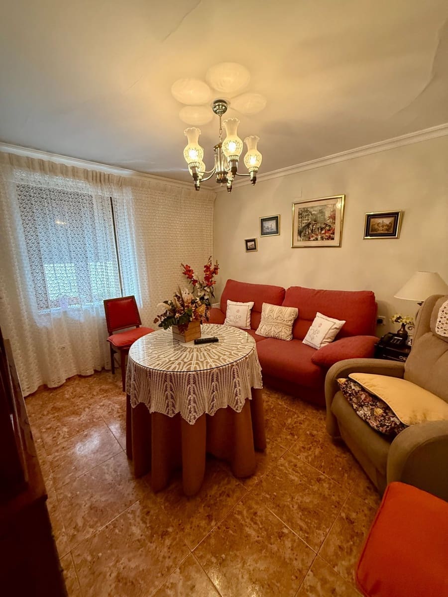 4 soverom Hus til salgs i Villena - € 99 900 (Ref: 9117004)