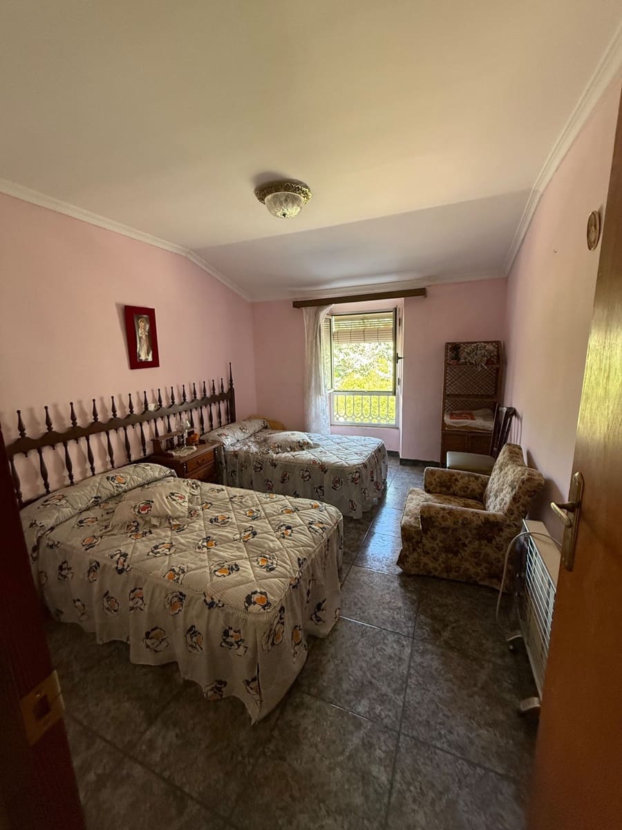 4 bedroom Townhouse for sale in Canada with garage - € 250,000 (Ref: 9499650)