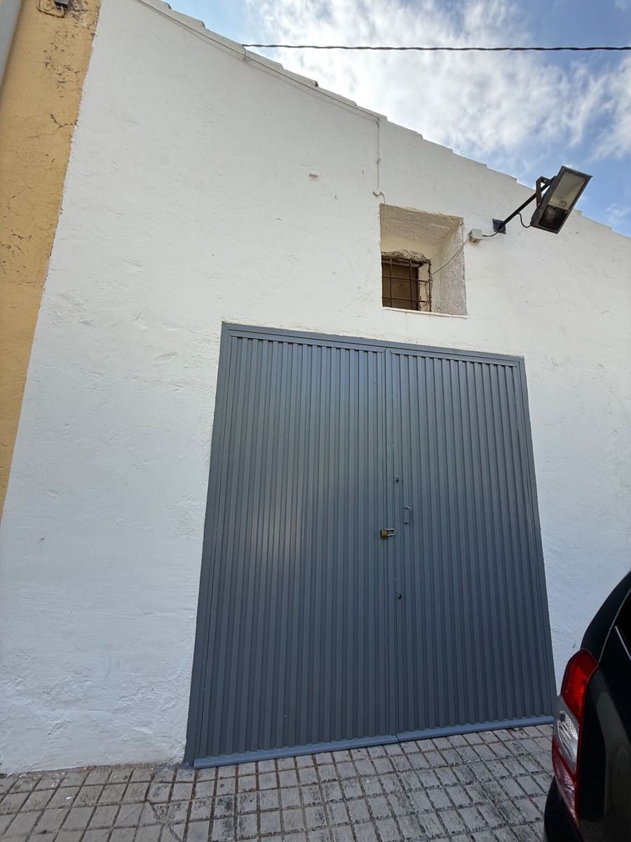 4 bedroom Townhouse for sale in Canada with garage - € 250,000 (Ref: 9499650)