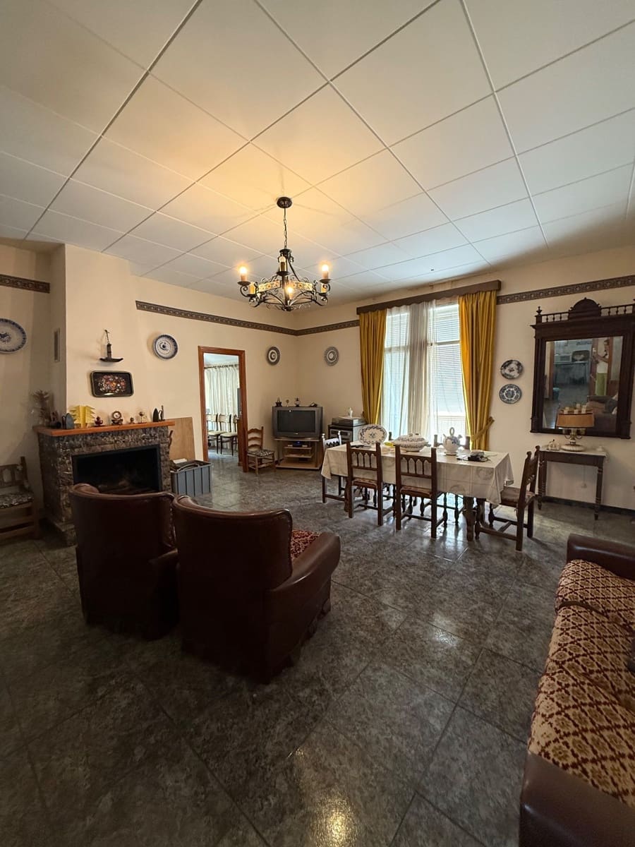 4 bedroom Townhouse for sale in Canada with garage - € 250,000 (Ref: 9499650)