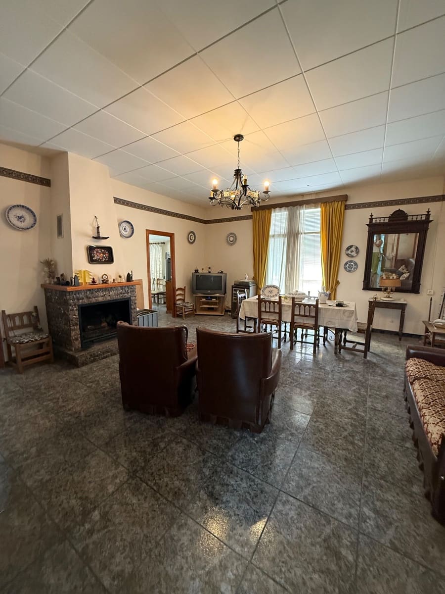 4 bedroom Townhouse for sale in Canada with garage - € 250,000 (Ref: 9499650)