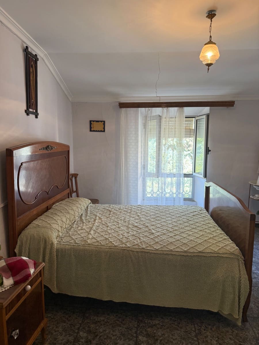 4 bedroom Townhouse for sale in Canada with garage - € 250,000 (Ref: 9499650)