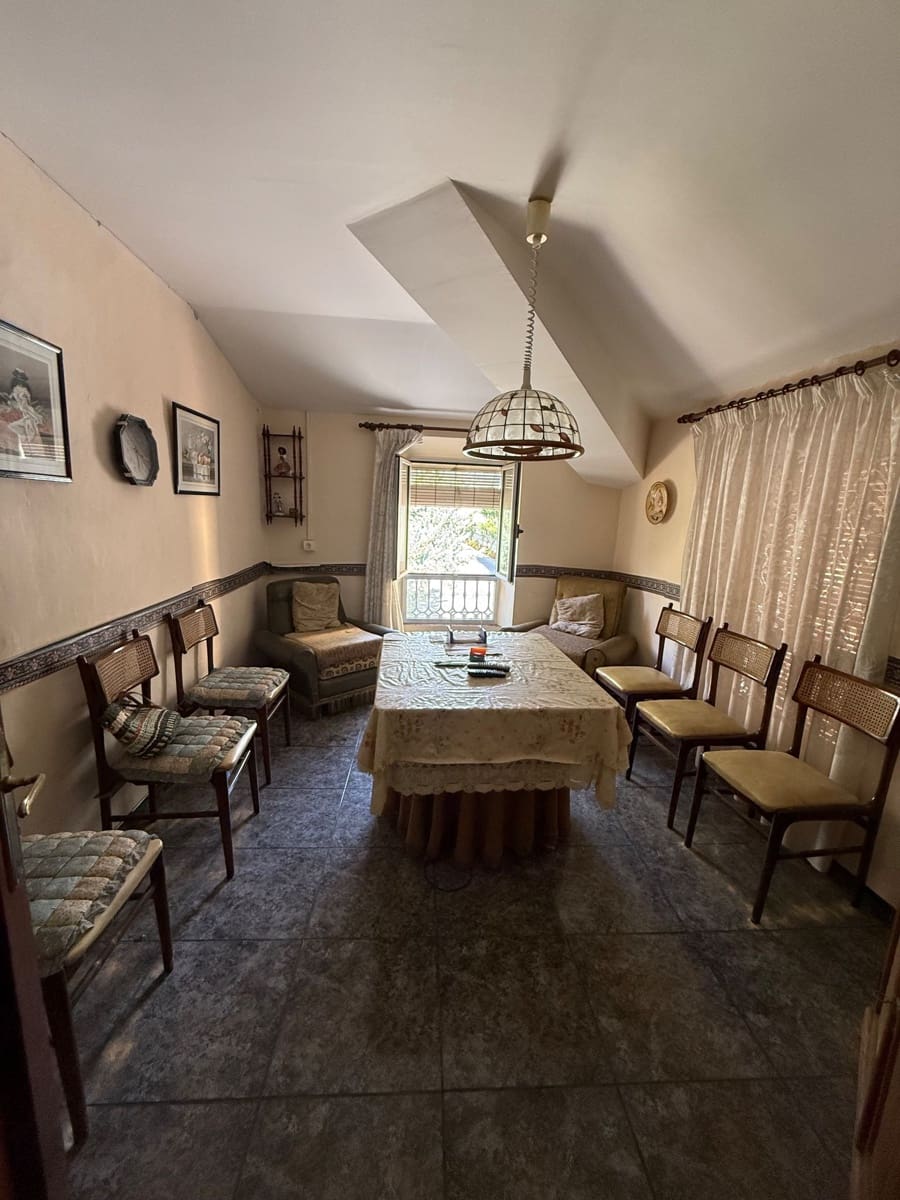 4 bedroom Townhouse for sale in Canada with garage - € 250,000 (Ref: 9499650)