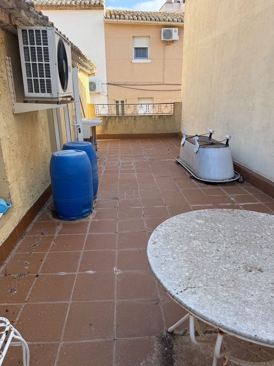 4 bedroom Townhouse for sale in Canada with garage - € 250,000 (Ref: 9499650)