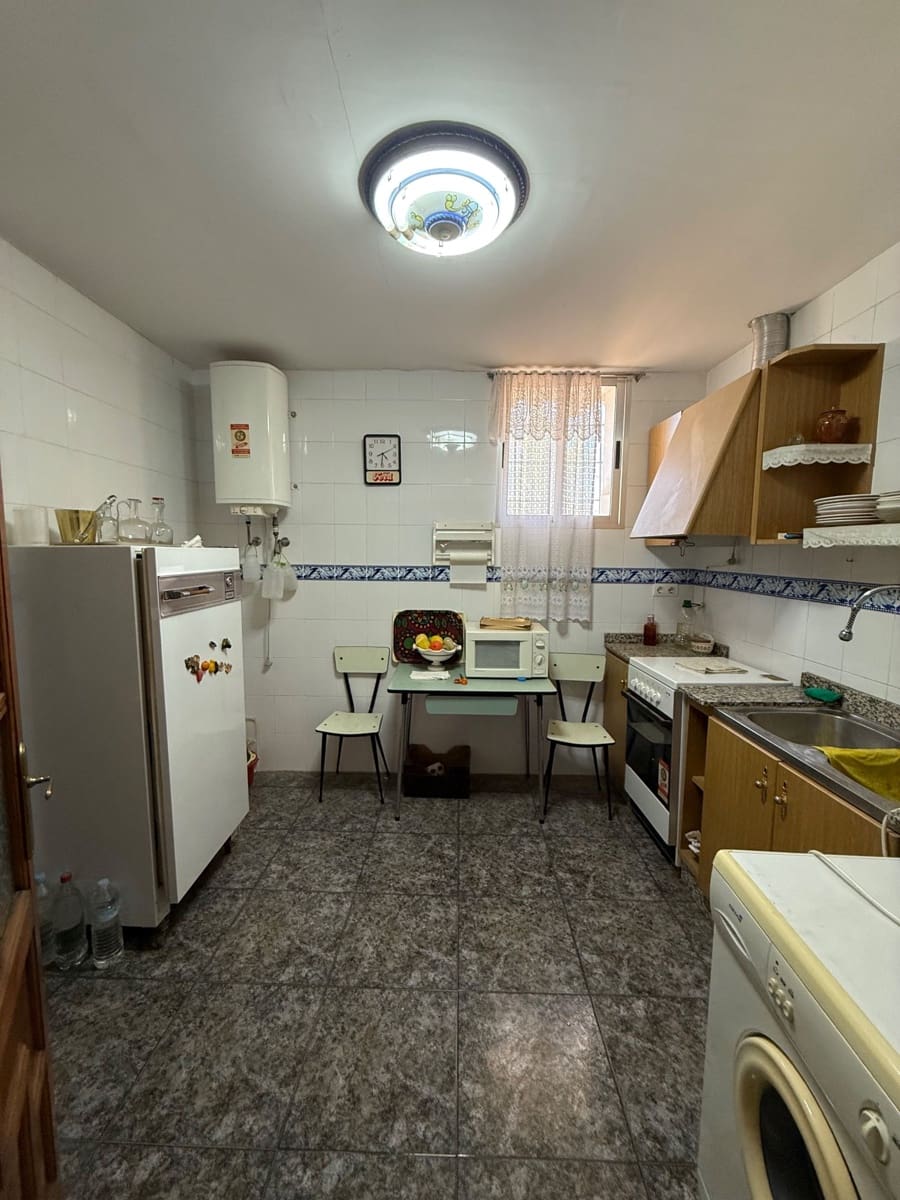 4 bedroom Townhouse for sale in Canada with garage - € 250,000 (Ref: 9499650)