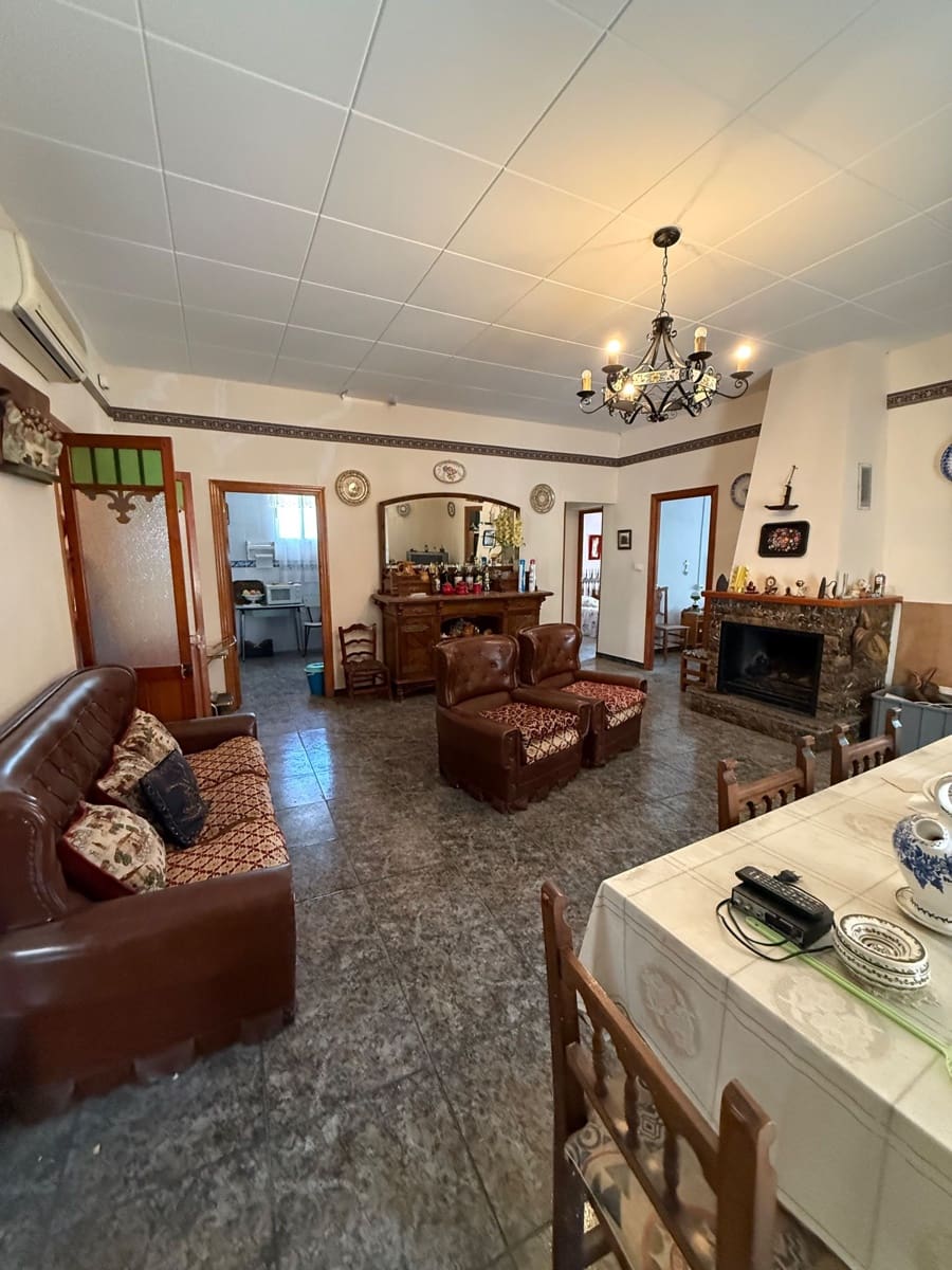 4 bedroom Townhouse for sale in Canada with garage - € 250,000 (Ref: 9499650)