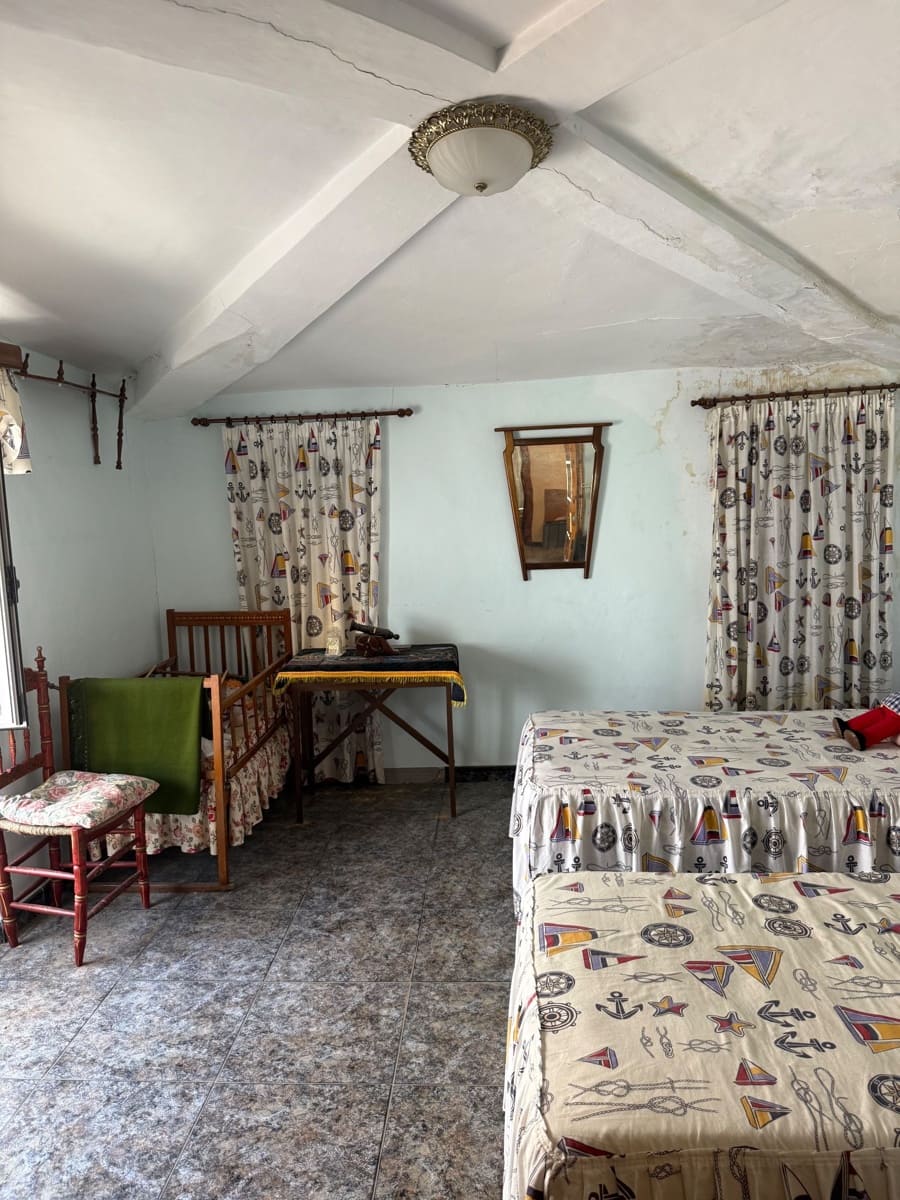 4 bedroom Townhouse for sale in Canada with garage - € 250,000 (Ref: 9499650)