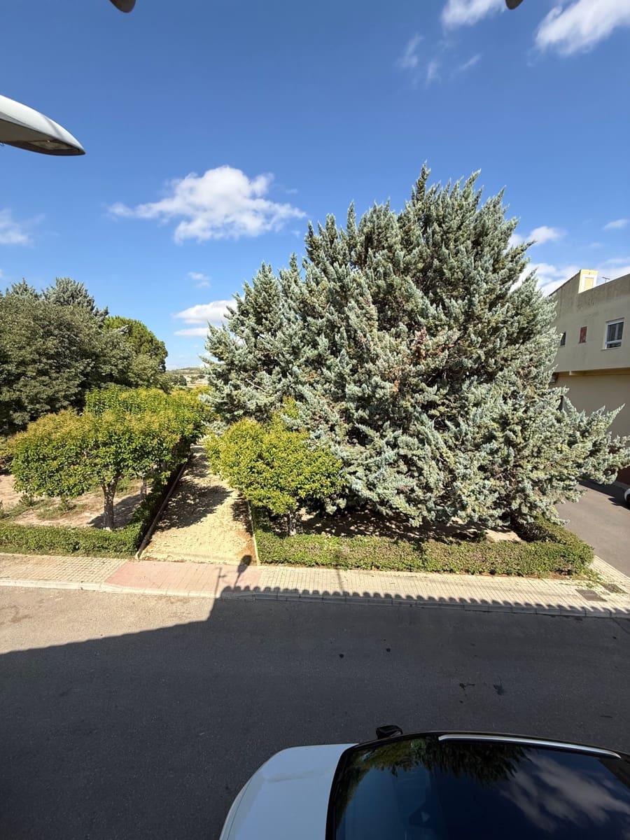 4 bedroom Townhouse for sale in Canada with garage - € 250,000 (Ref: 9499650)