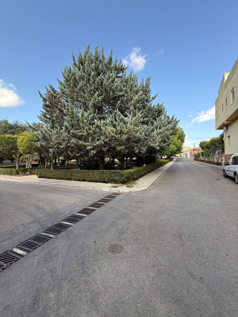 4 bedroom Townhouse for sale in Canada with garage - € 250,000 (Ref: 9499650)