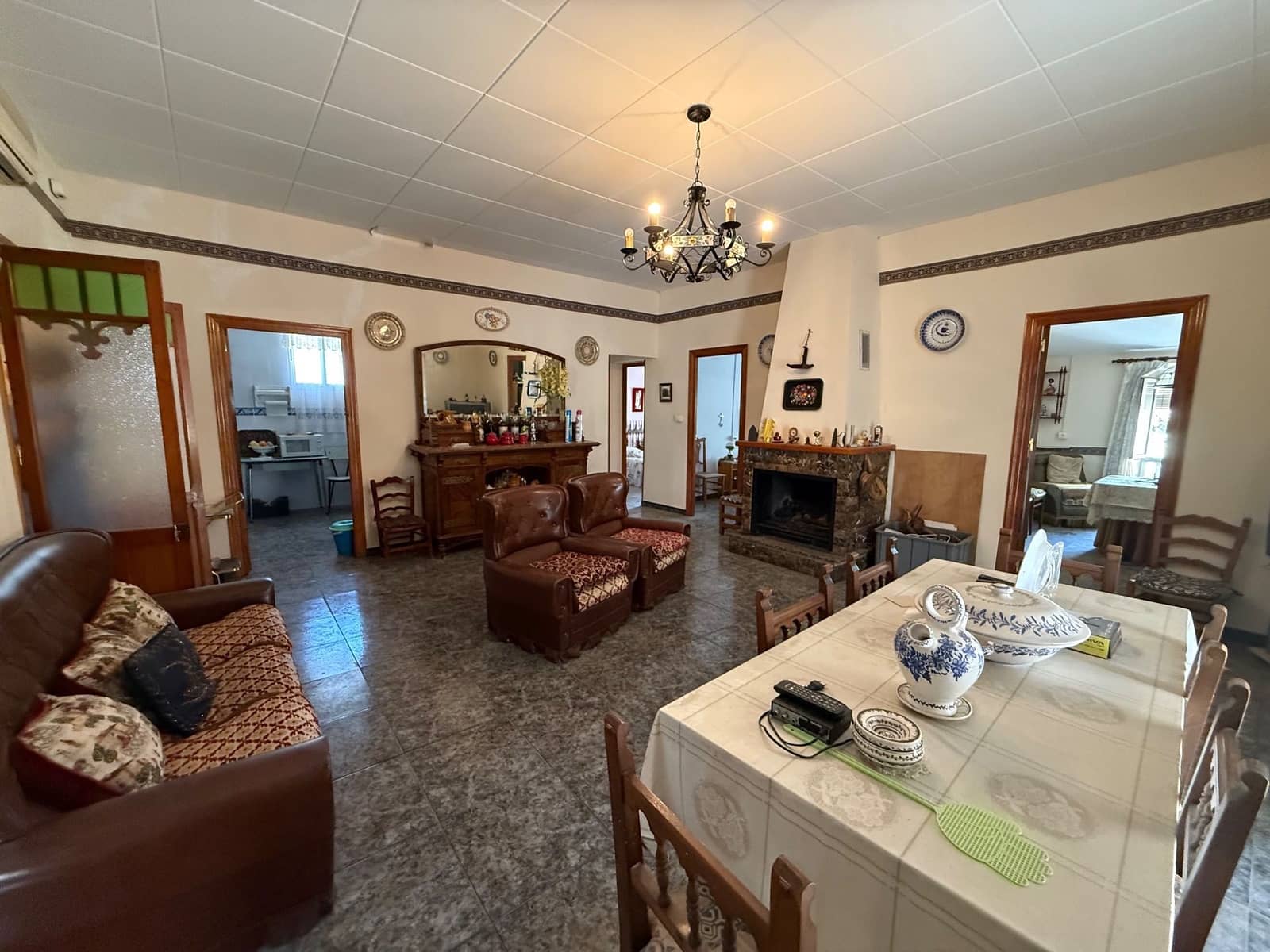 4 bedroom Townhouse for sale in Canada with garage - € 250,000 (Ref: 9499650)