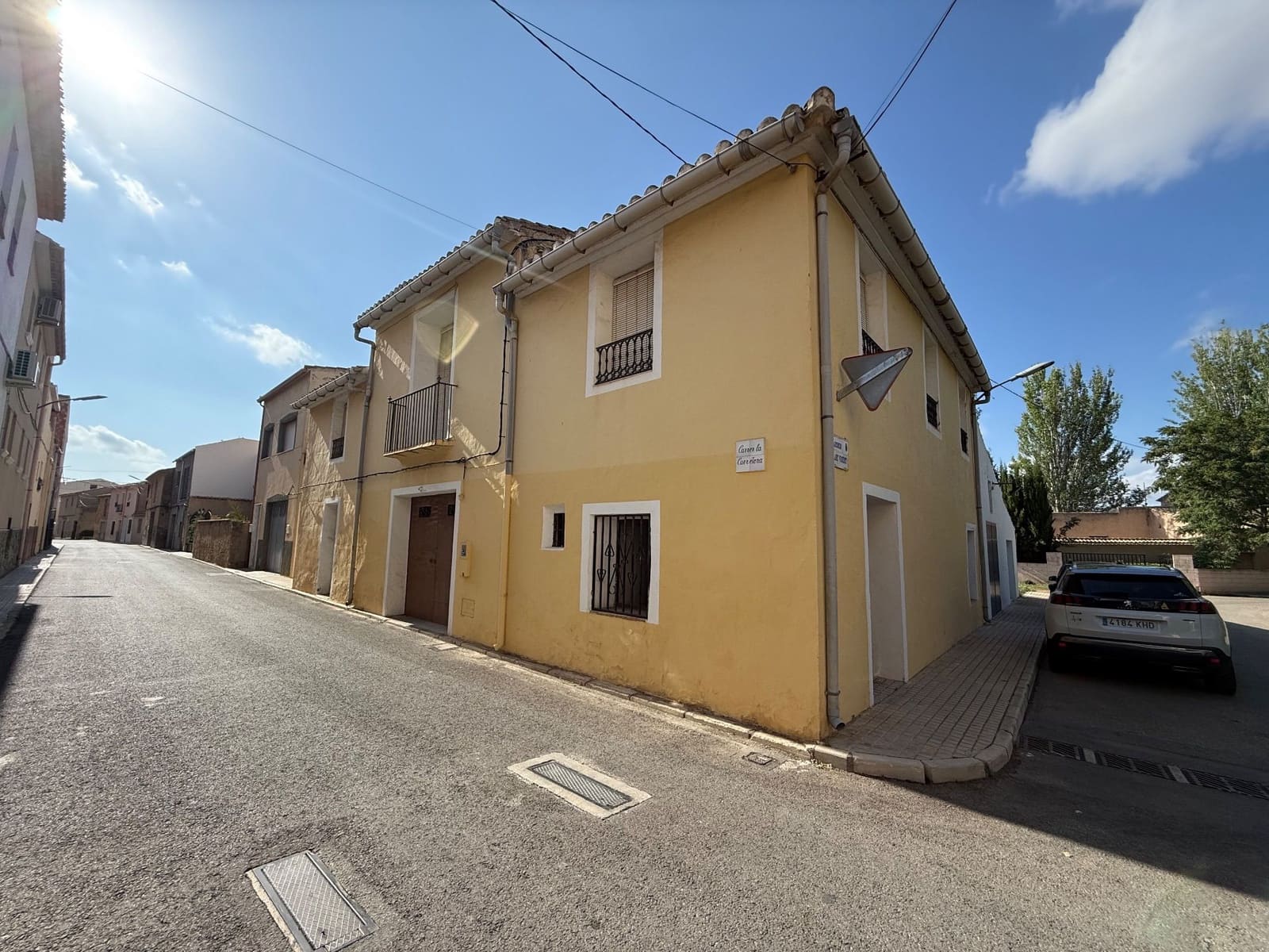 4 bedroom Townhouse for sale in Canada with garage - € 250,000 (Ref: 9499650)