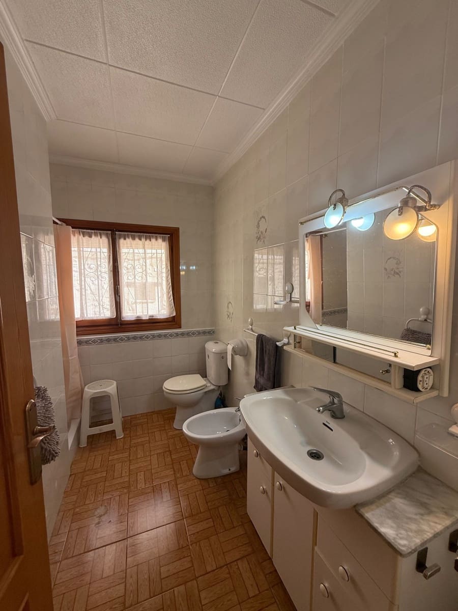4 bedroom Townhouse for sale in Biar - € 98,000 (Ref: 9917728)