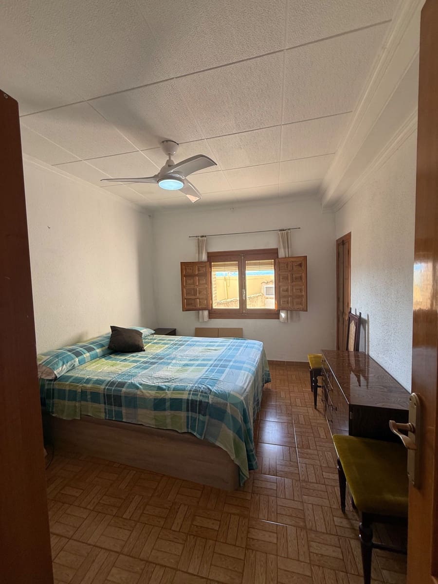4 bedroom Townhouse for sale in Biar - € 98,000 (Ref: 9917728)