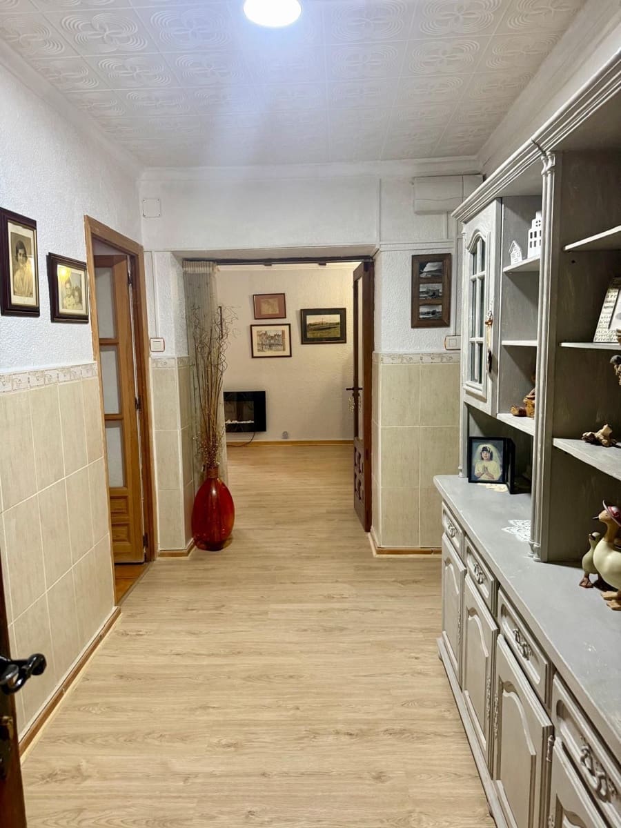 3 bedroom Villa for sale in Villena with pool garage - € 250,000 (Ref: 9949167)