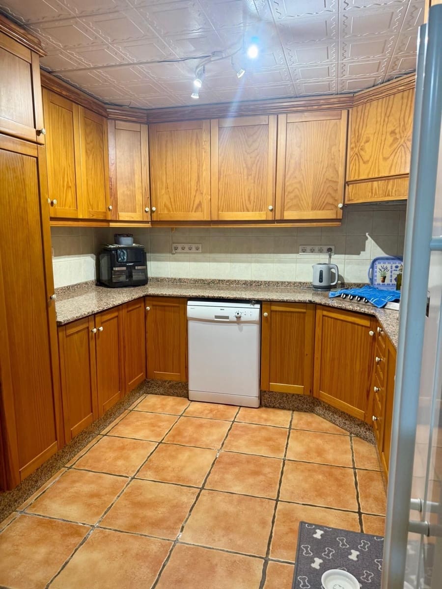 3 bedroom Villa for sale in Villena with pool garage - € 250,000 (Ref: 9949167)