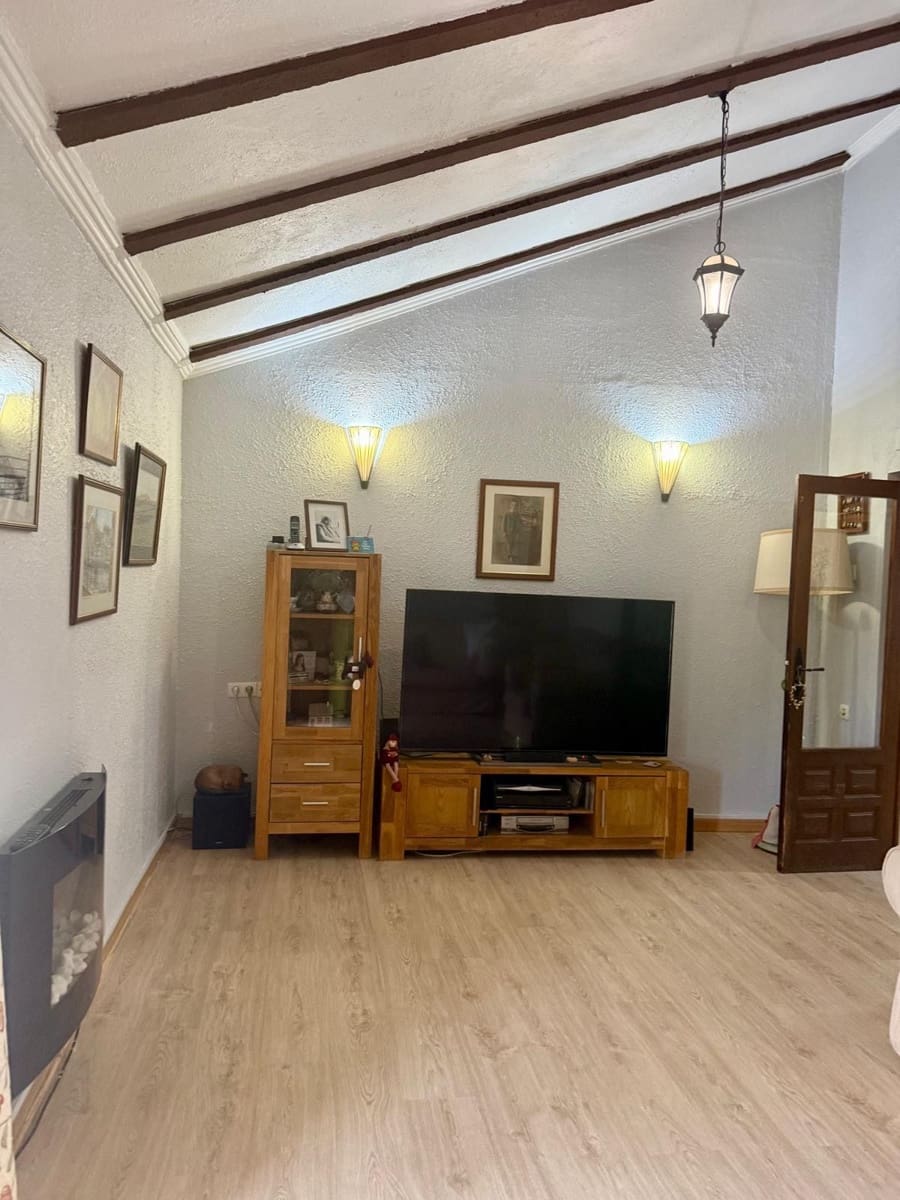 3 bedroom Villa for sale in Villena with pool garage - € 250,000 (Ref: 9949167)