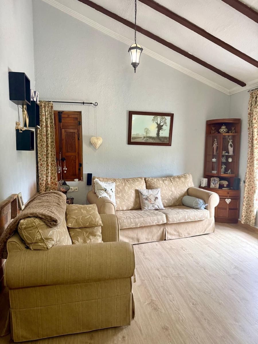 3 bedroom Villa for sale in Villena with pool garage - € 250,000 (Ref: 9949167)
