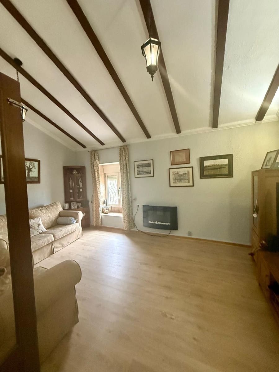 3 bedroom Villa for sale in Villena with pool garage - € 250,000 (Ref: 9949167)