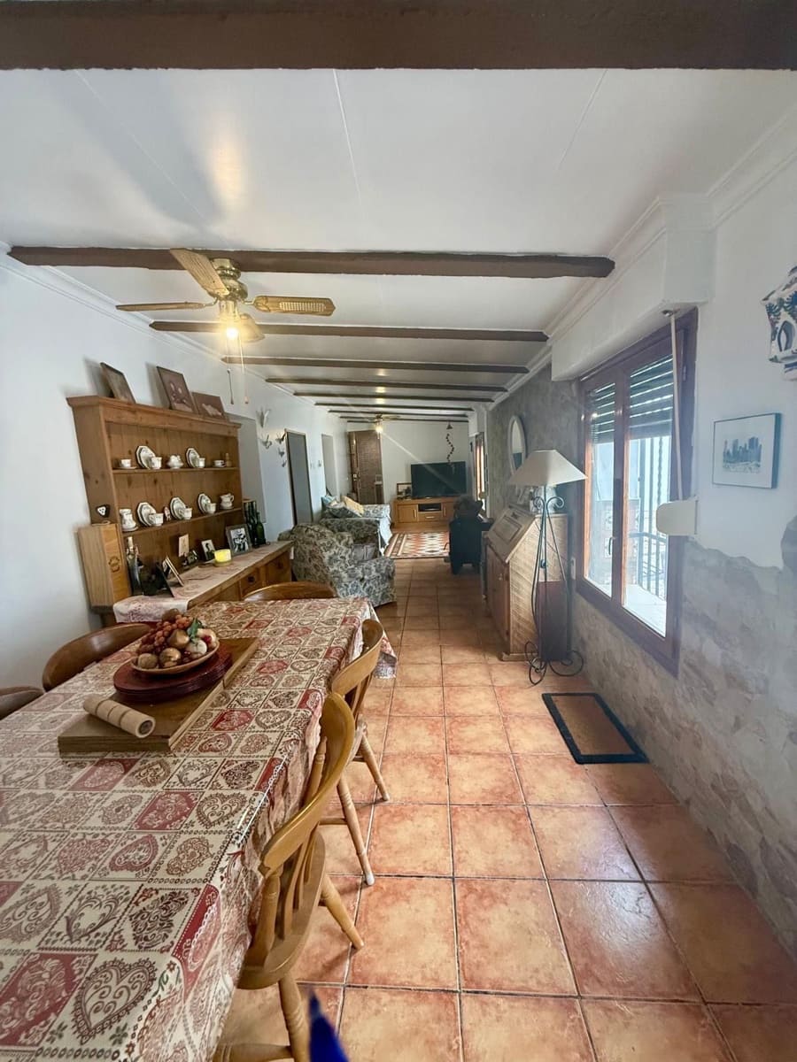 3 bedroom Villa for sale in Villena with pool garage - € 250,000 (Ref: 9949167)