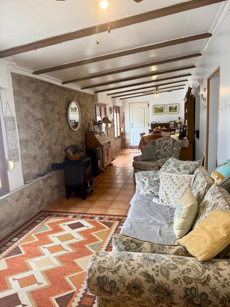 3 bedroom Villa for sale in Villena with pool garage - € 250,000 (Ref: 9949167)