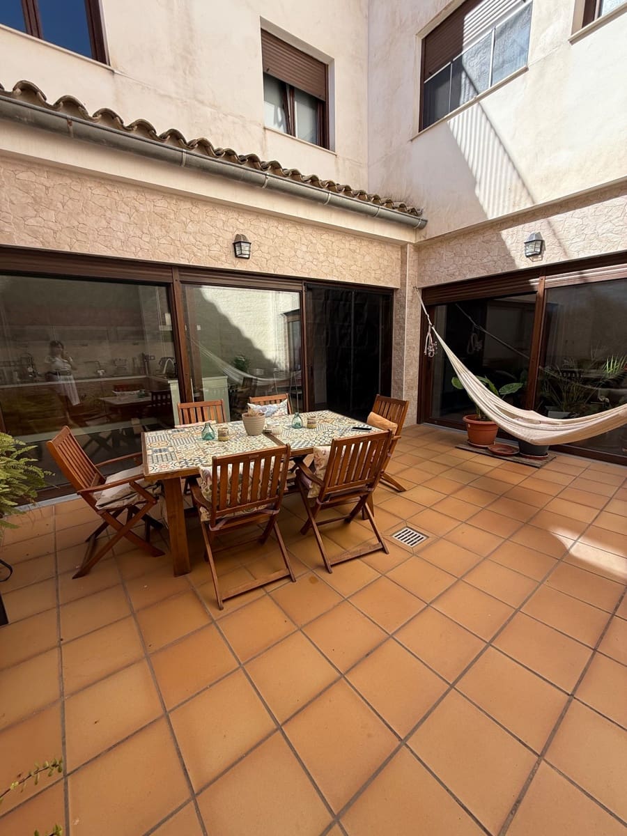 Casa de 4 habitaciones en Villena en venta con garaje - 340.000 € (Ref: 9980197)