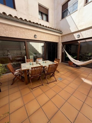 Casa de 4 habitaciones en Villena en venta con garaje - 340.000 € (Ref: 9980197)