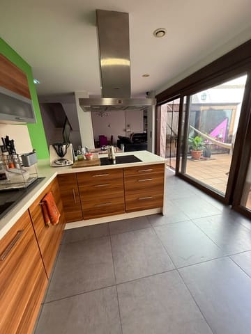 Casa de 4 habitaciones en Villena en venta con garaje - 340.000 € (Ref: 9980197)